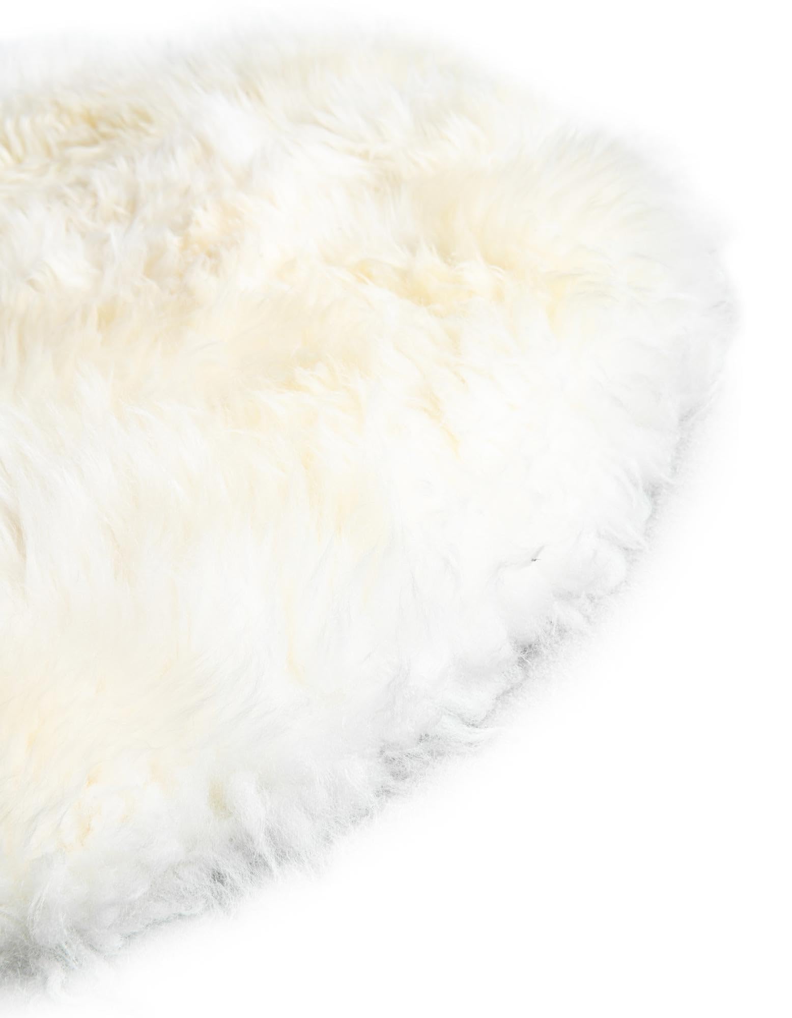 Rugs.com Natural Non-Pelt Sheepskin Collection Rug – 2 Ft Round White Shag-Pile Rug Perfect for Kitchens, Dining Rooms - Image 5